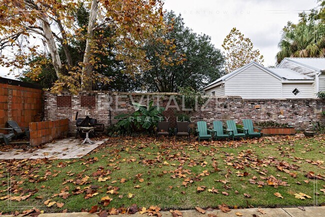 Building Photo - Fully Furnished Townhome w/ Private Garage