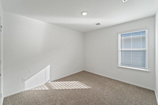 Building Photo - 1011 Vilana Rdg Ln