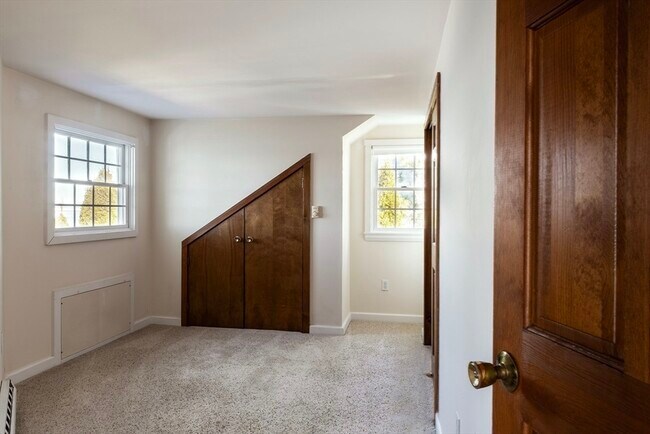 Building Photo - 33 Eagle Hill Rd