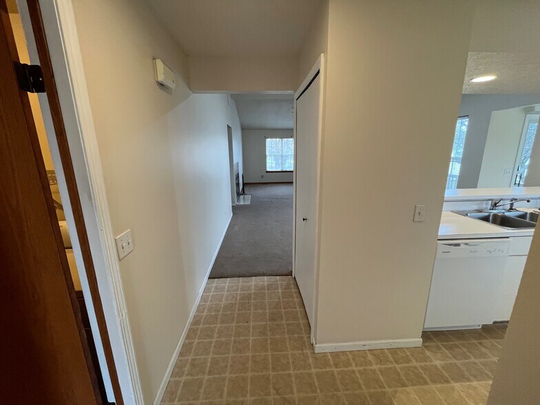 Building Photo - 3207 Amy Dr