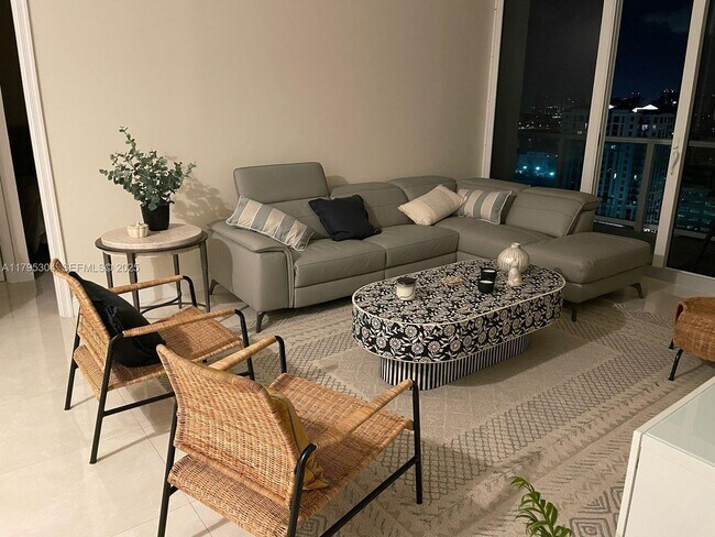 Building Photo - 100 Bayview Dr