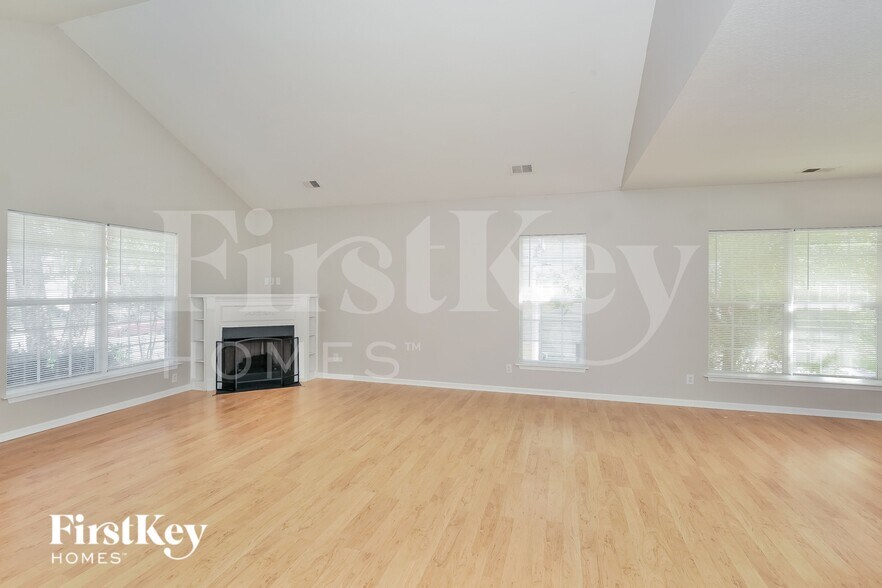 Building Photo - 5611 David Christian Pl