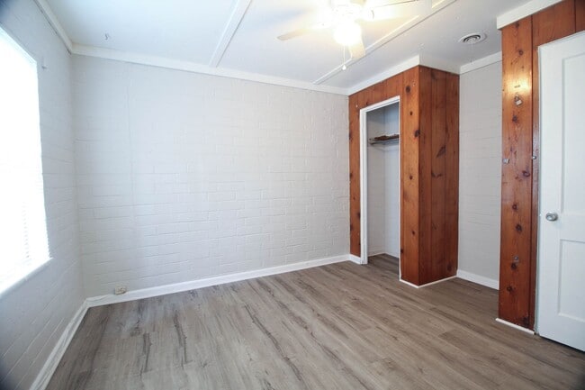 Building Photo - 3255 Clemwood Dr