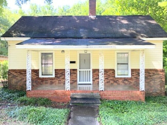 Primary Photo - Cute Two Bedroom House in Cherryville for ...