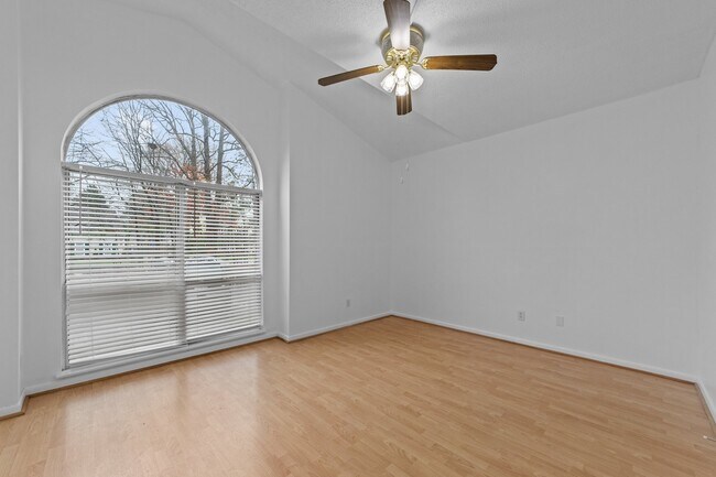 Building Photo - 459 E Lake Cir