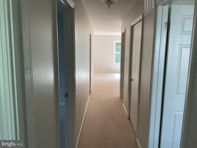 Building Photo - 8904 Grass Valley Ct