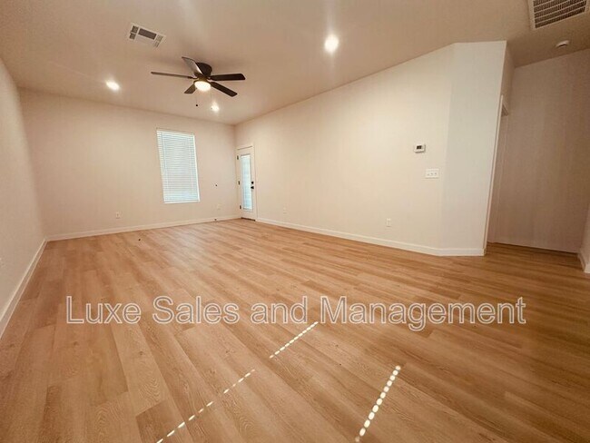 Building Photo - 8229 NW 163rd Ter