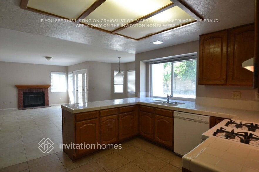 Building Photo - 31348 Huron St