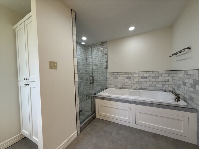 Building Photo - 5007 Shady Nook Ct