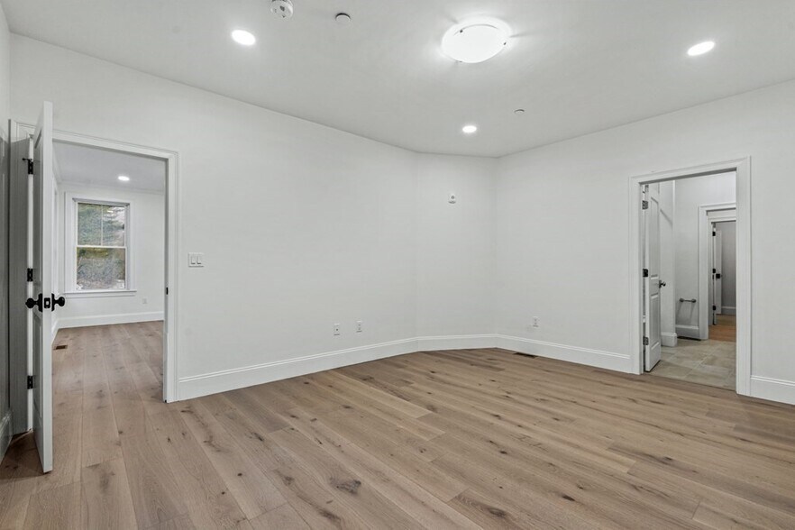Building Photo - 19 Lily Pond Ln