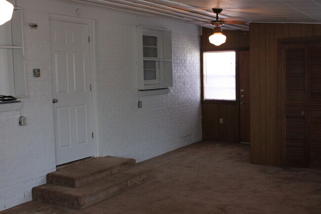 Building Photo - Updated 4 Bedrooms/2 Full Baths /2 Living Areas/2-car Garage