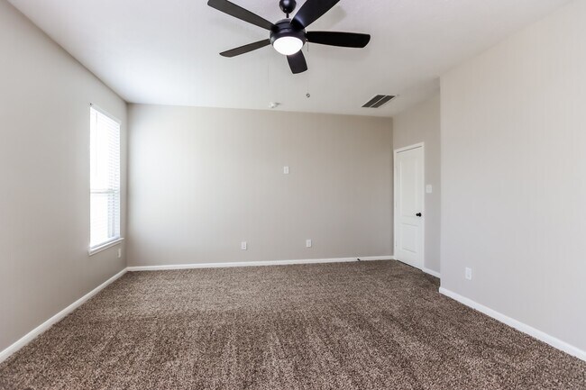 Building Photo - 25515 Kensington Lk Dr