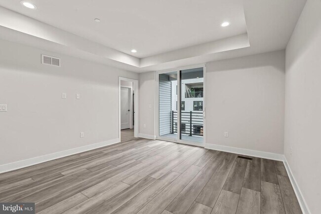 Building Photo - 701 Brewster Aly