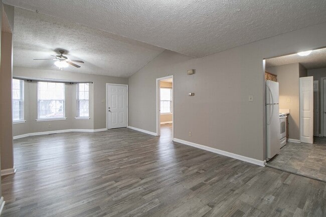 Building Photo - 131 Lillian Dr