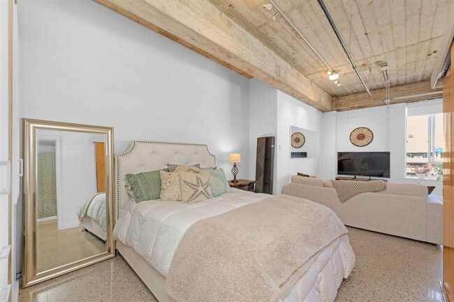 Building Photo - 710 Colorado St