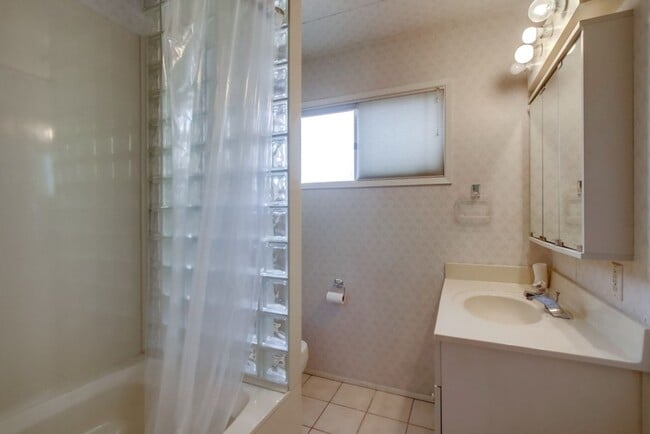 Building Photo - Charming 3 Bedroom Home in Serra Mesa