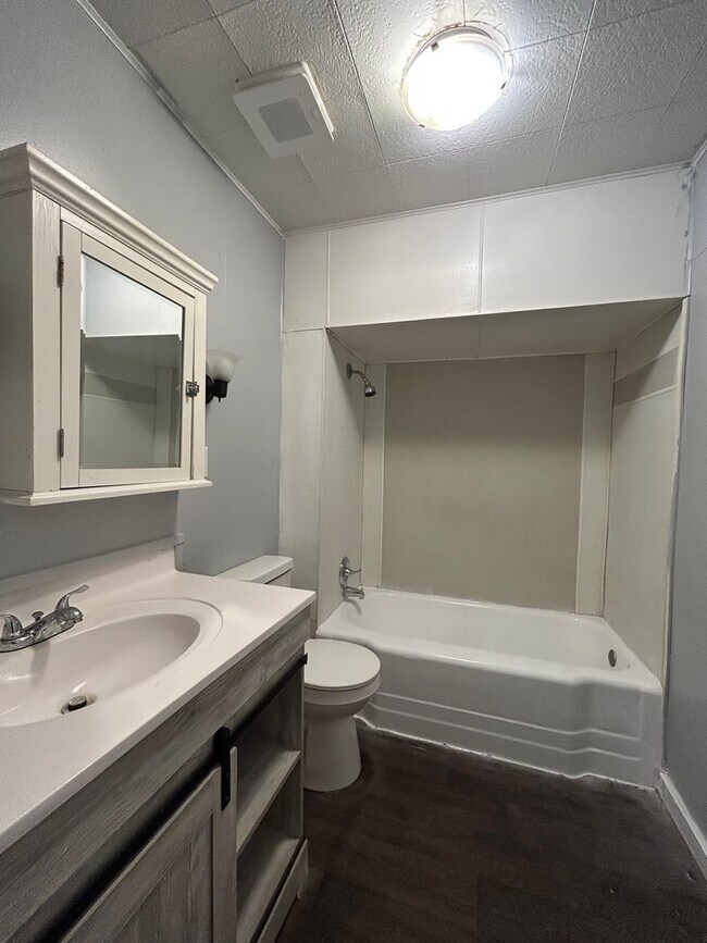 Building Photo - Updated 3-Bedroom, 1-Bathroom Home – $1,40...