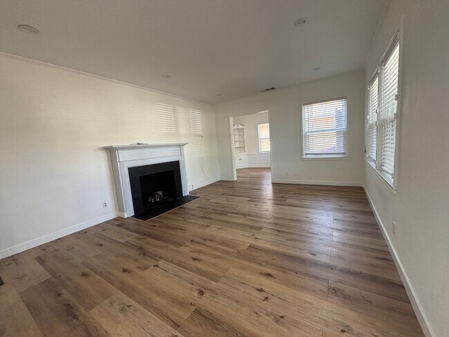 Building Photo - 3B2B House in Toluca Lake/NoHo