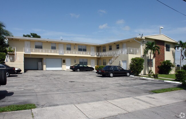 12320 NE 4th Ct - Wallace Apartments