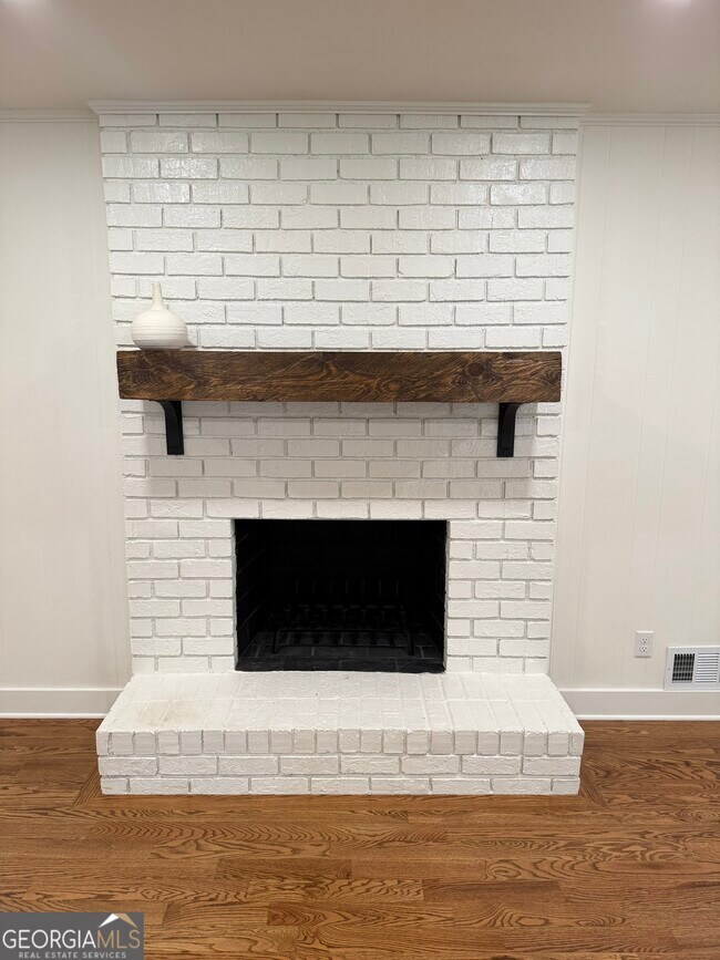 Building Photo - 185 Landor Dr