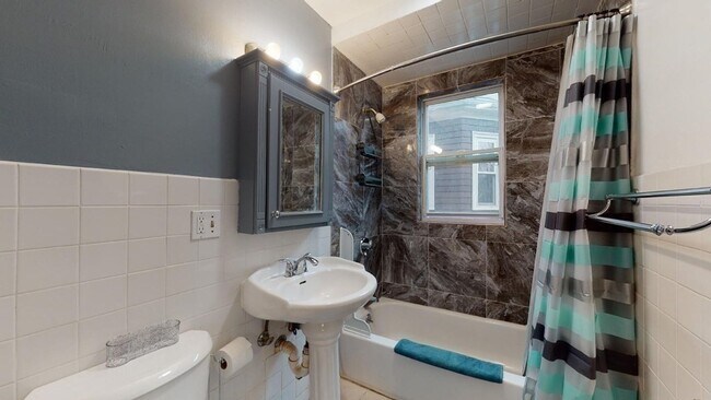 Building Photo - 12 Bentham Rd