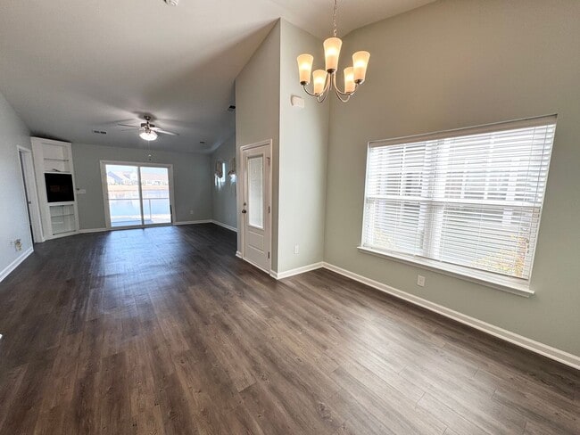 Building Photo - Myrtle Beach - 3 Bedroom / 2 Bathroom Home