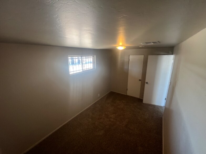 Building Photo - 308 W Irvington Rd