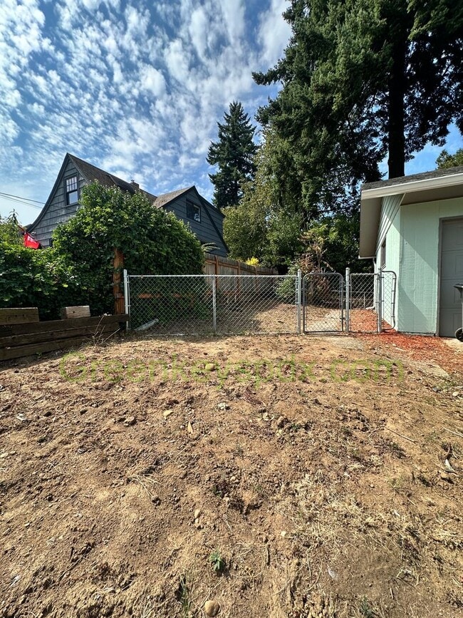 Building Photo - 3-Bedroom, 1.5-Bathroom House in Concordia...