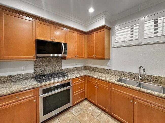 Building Photo - 1828 Scarlet Pl