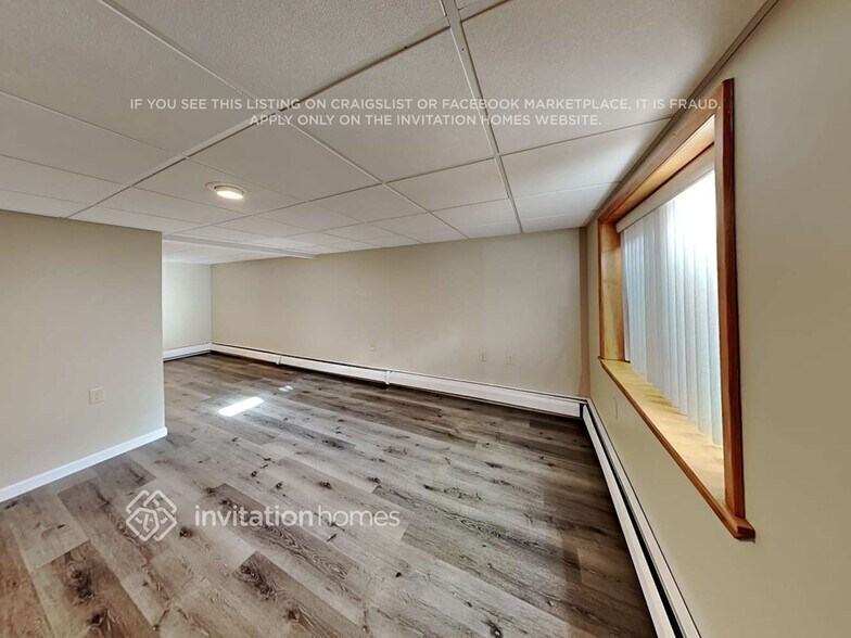 Building Photo - 10905 Irwin Ave S