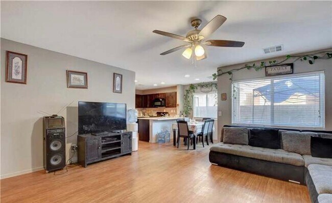 Building Photo - 4 Bed 3 Bath