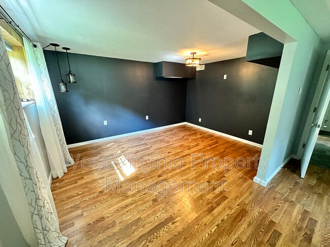 Building Photo - 130 Sue Ln