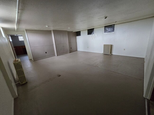 Building Photo - 4 bed, 3 bath house in the country