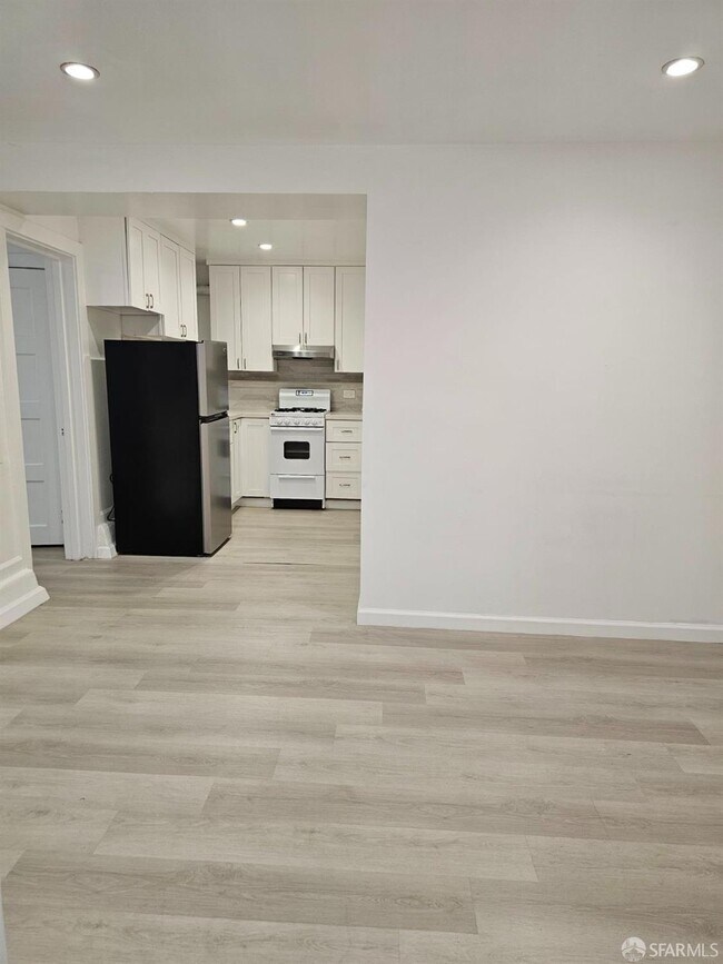 Building Photo - 615 15th Ave