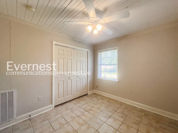 Building Photo - 114 Rollingwood Dr
