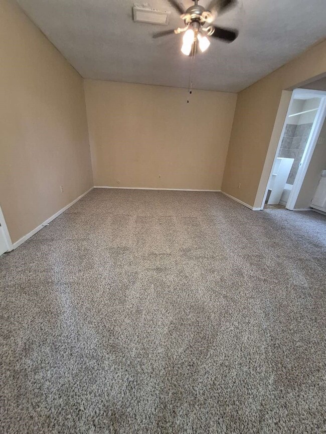 Building Photo - 722 Stephanie Dr