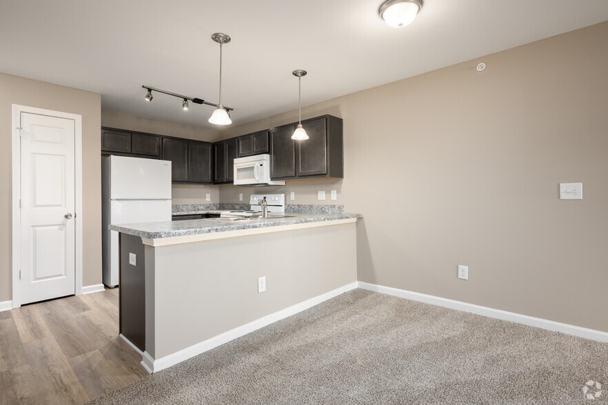 1BR, 1BA - 1,085SF - Dining Room - Woodland Heights of Burlington