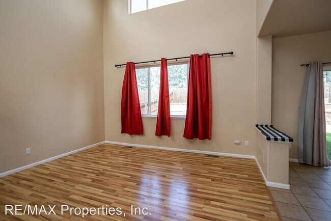 Building Photo - 4 br, 3.5 bath House - 8177 Kettle Drum St...
