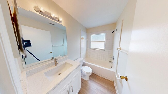 Building Photo - Beautiful 3 Bed/ 2 Bath Home with Two Car ...