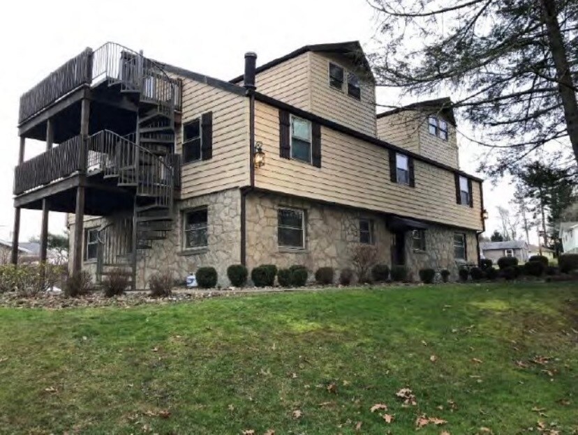 Building Photo - 1637 Otlahurst Dr