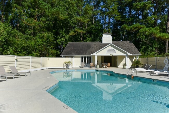 Building Photo - "Charming 2-Bed, 2-Bath Townhouse Retreat with 1,251 Sq Ft of Comfort in Wilmington!"