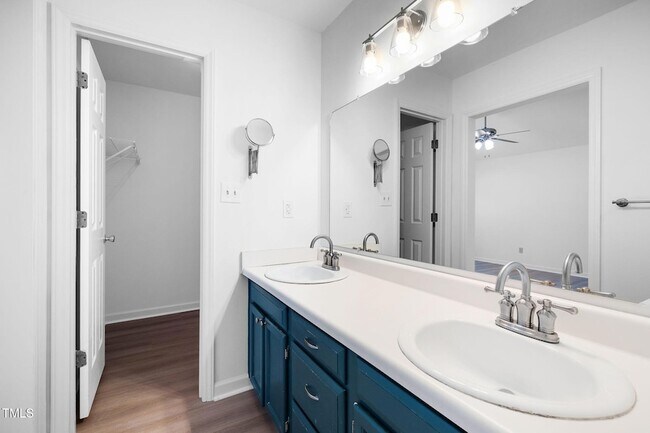 Building Photo - 409 Vista Springs Cir