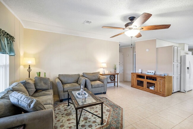 Building Photo - Furnished 2BR/2BA Home in Jamaica Bay Vill...