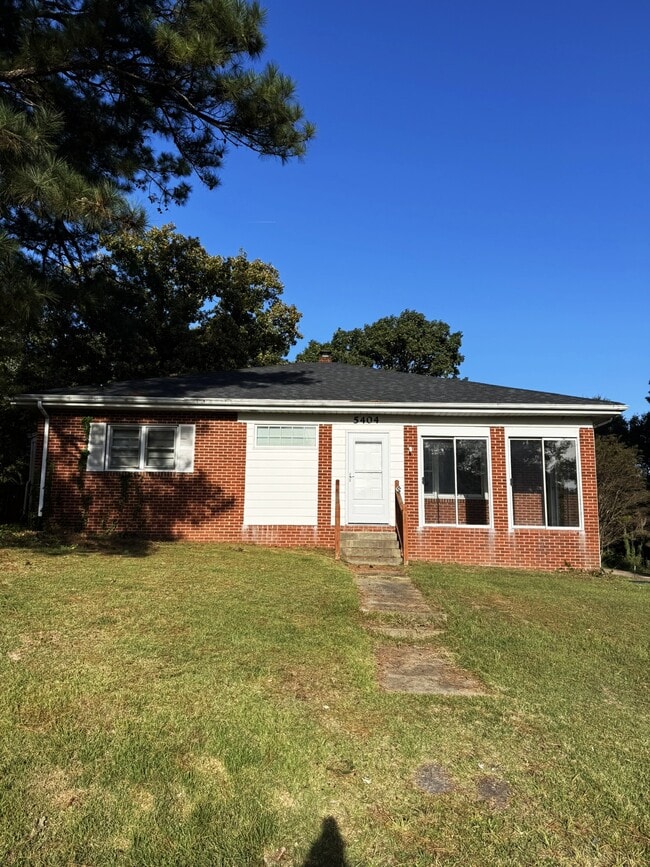 Building Photo - 5404 Oak St