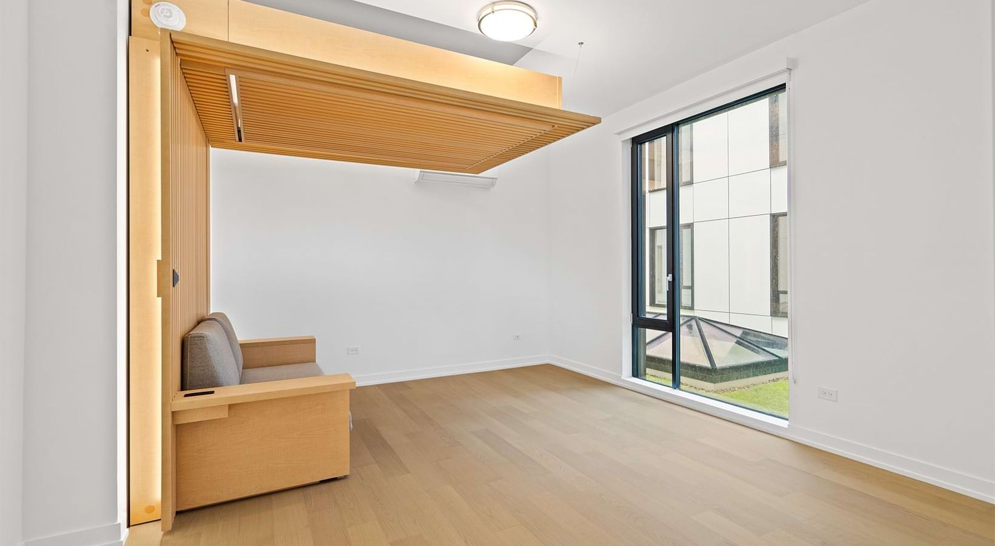 Building Photo - 5430 N Sheridan Rd