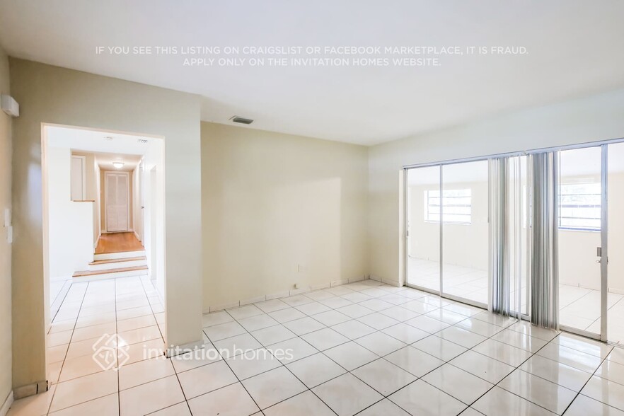 Building Photo - 1120 NE 160th St