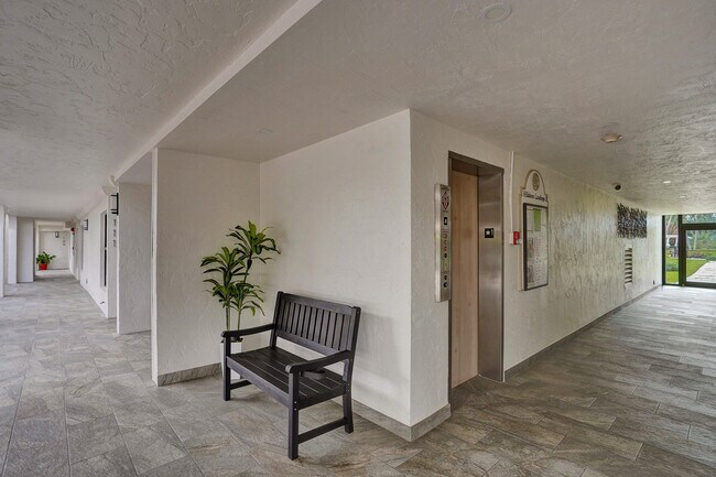 Building Photo - 1627 Riverview Rd