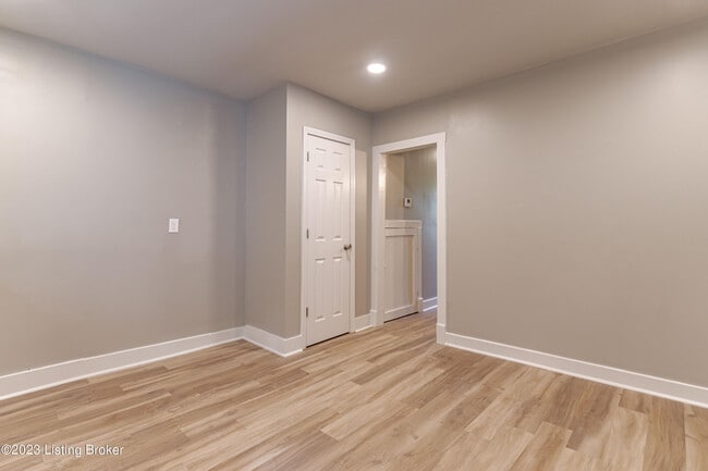 Building Photo - 1886 S Bardstown Rd