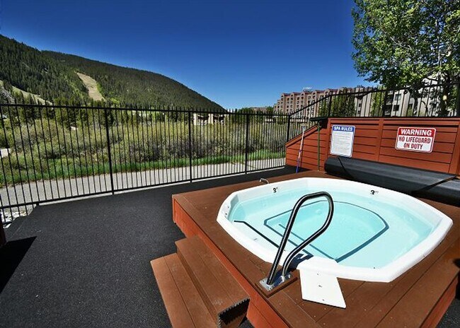 Building Photo - Winter Seasonal Rental- Cinnamon Ridge III...
