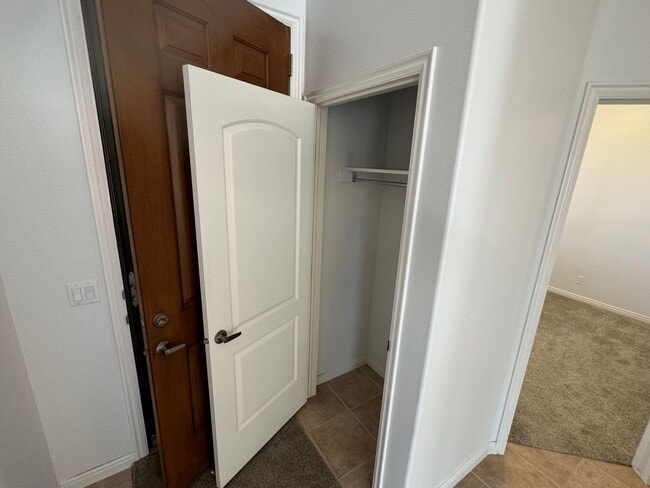 Building Photo - Single Level 3 Bedroom Home. Pet Friendly!
